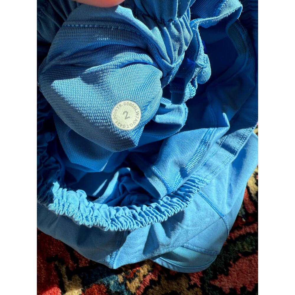 Lululemon Womens  Hotty Hot Running  Shorts Reg Rise size 2 Blue - Picture 3 of 5